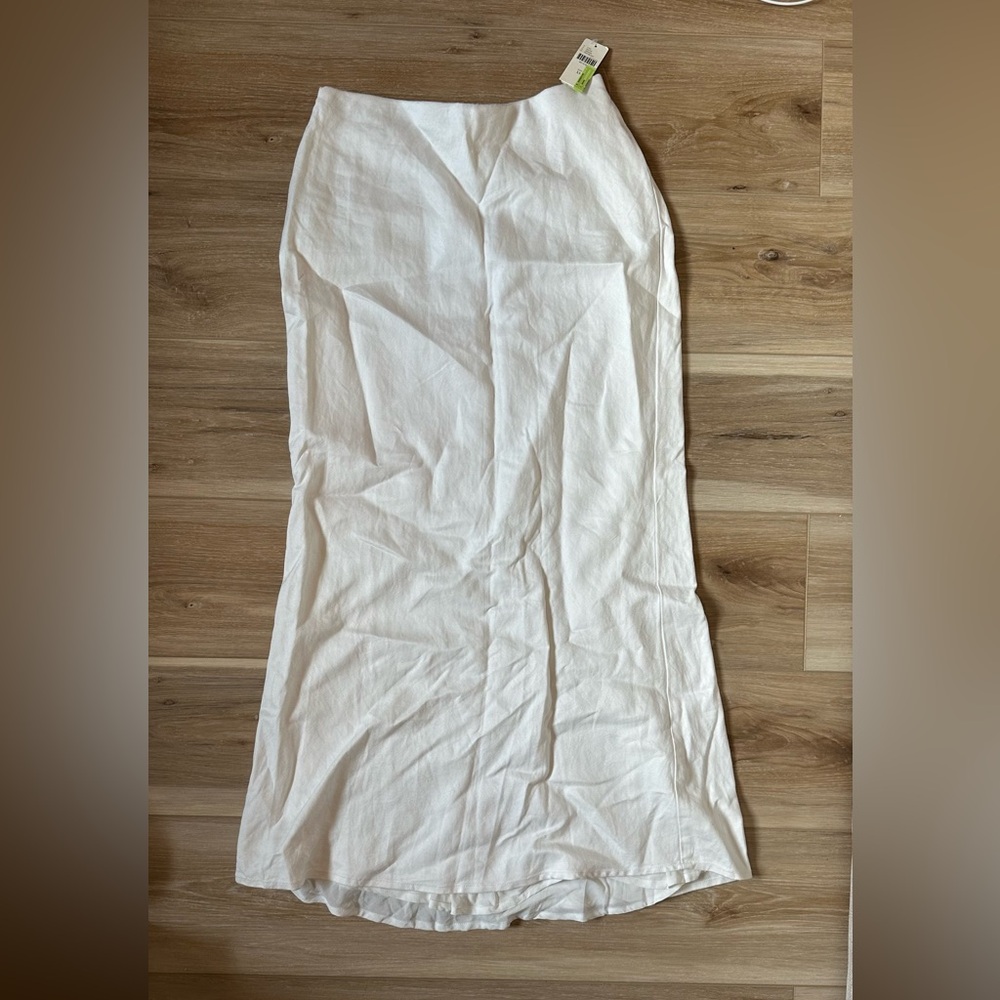 The Tilda Maxi Slip Skirt: Linen Edition
By Anthropologie
